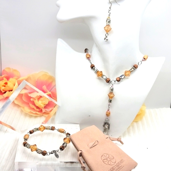 Amber Woodland Jewelry Set for Women includes Necklace, Bracelet & Earrings - Picture 11 of 11